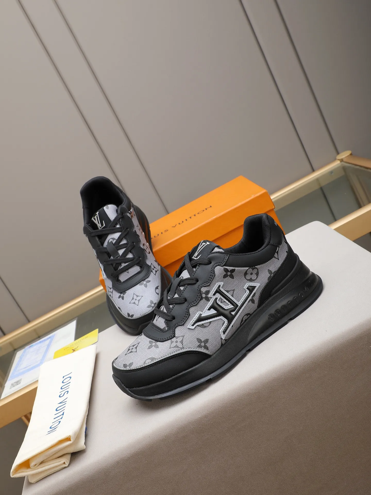 Men's shoes 💰460 Brand: LOUIS VUITTON Louis Vuitton LV Size: 38 39 40 41 42 43 44 (45 customized) Fabric: original cowhide cowhide 🔸Inside of: mesh 🔺Sole: counter foam outsole